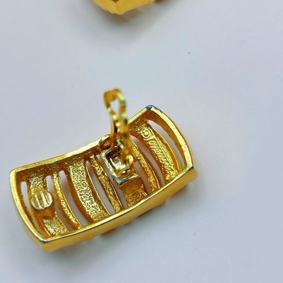 Vintage 1980s Piscitelli Clip-On Earrings, Gold Tone with Black Enamel Stripes - Picture 5 of 8